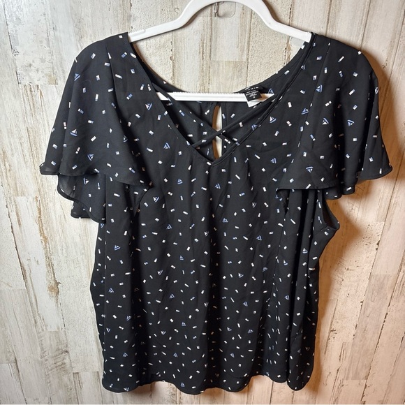Torrid Chiffon Blouse Short Sleeve Crisscross Black Sail Boat Print Top Size 2 - Picture 12 of 16